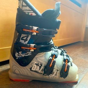 dalbello menace 4 kids ski boots